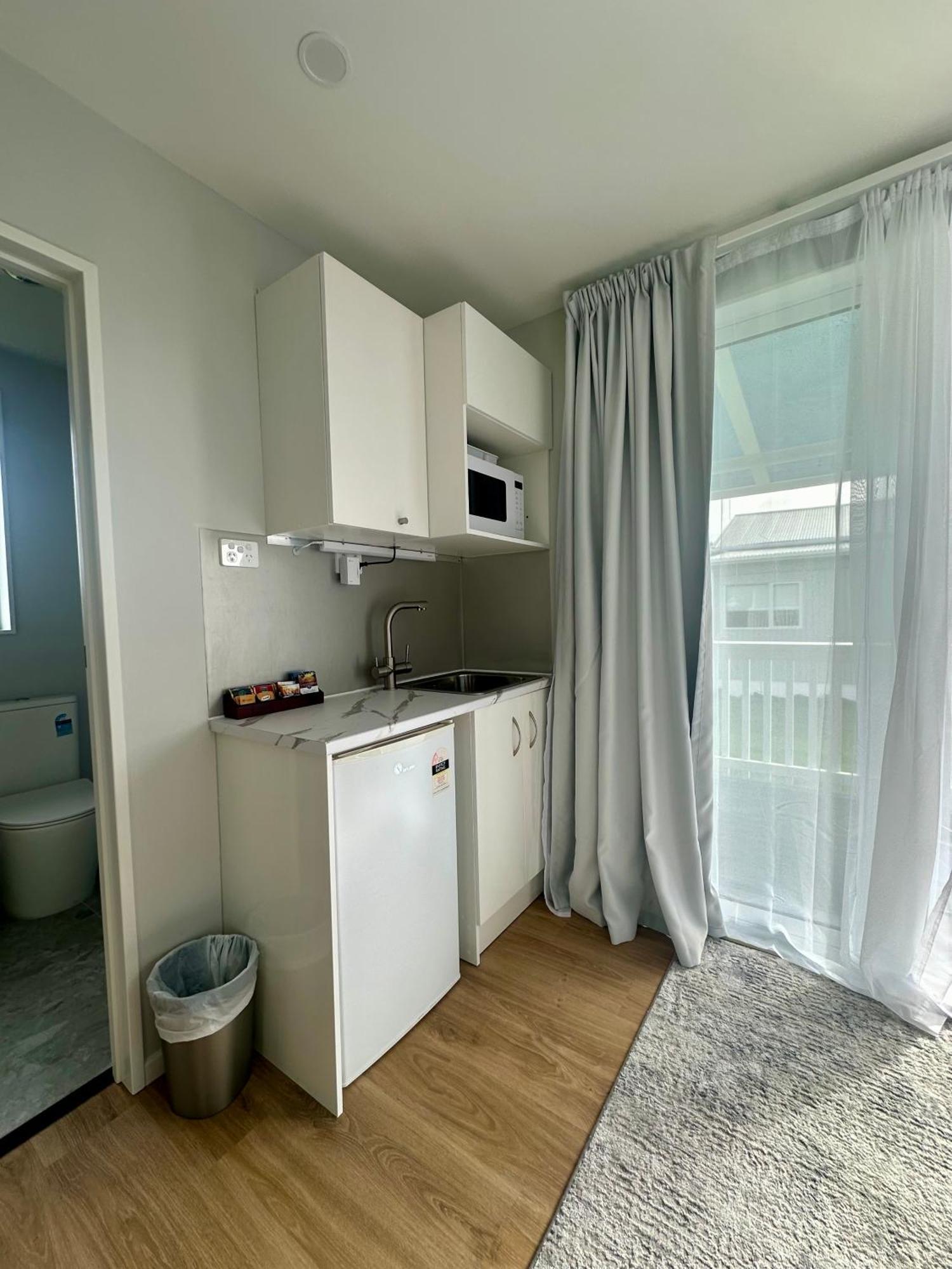 Eden St Lukes Cozy Accommodation Auckland Exterior photo